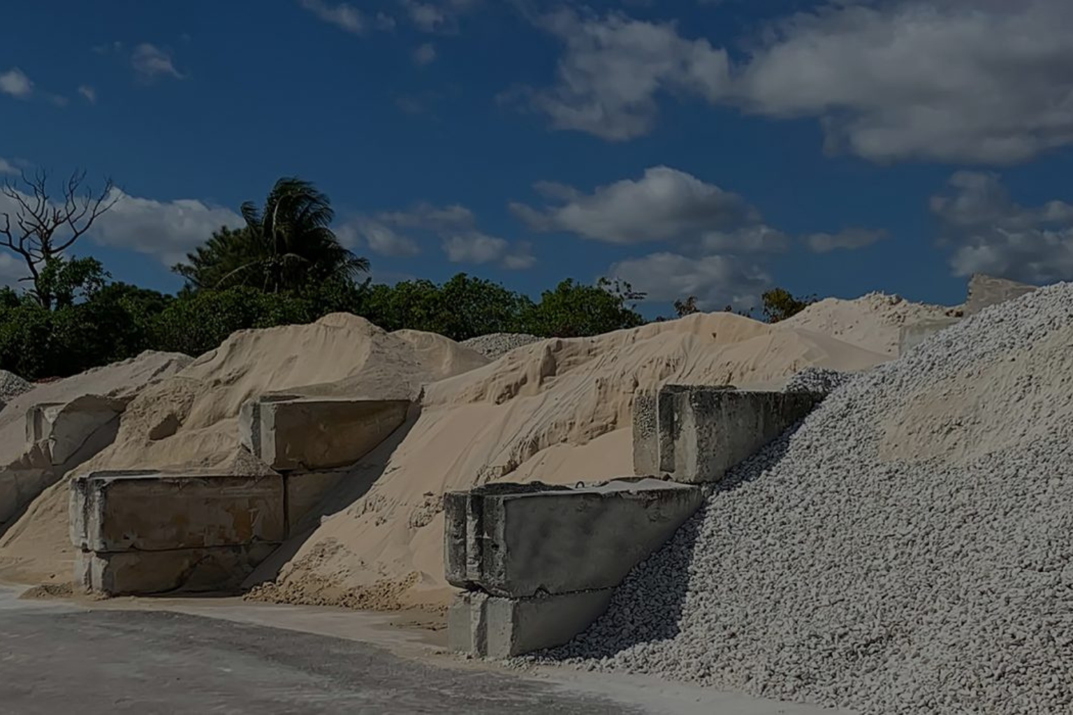 bulk material delivery Pass Christian MS topsoil gravel sand mulch